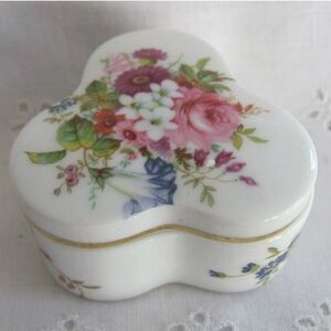 Lovely Vintage Hammersley Fine Bone China Floral Trinket Box